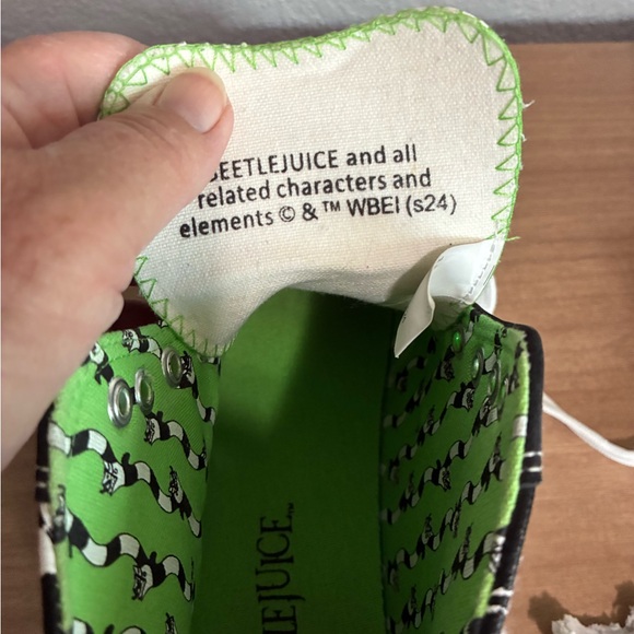 Beetlejuice Women's High Top Sneakers Size 6 - Picture 9 of 11